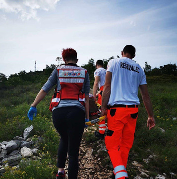 Sodelovanje ekipe prve pomoči in prvih posredovalcev